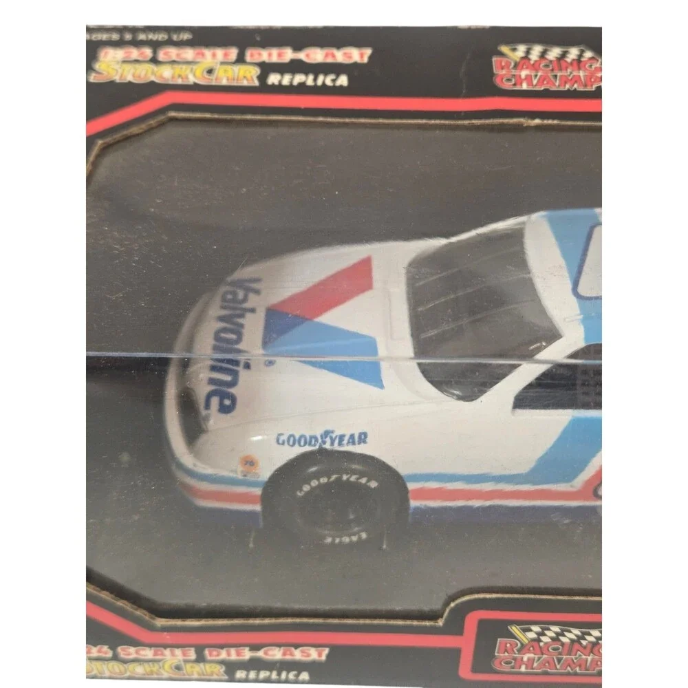 Mark Martin #6 Valvoline‎ NASCAR 1:24 Diecast Racing Champions Stock Car